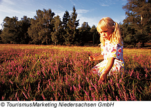 Mädchen in der Lüneburger Heide