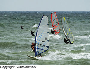 Surfer in Klitmoller, NordjÃ¼tland