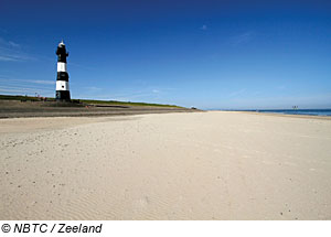 Leuchtturm am Strand, Zeeland