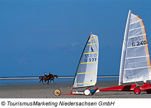 Kitesurfen auf der Nordseeinsel Borkum, Niedersachsen