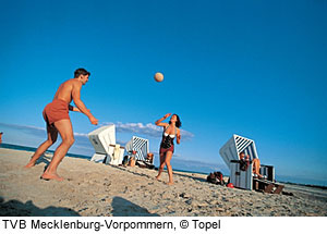 Ballspiel am Strand von Usedom