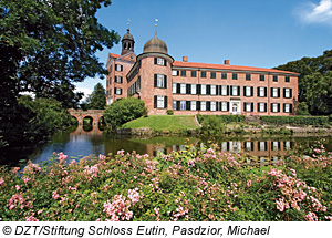 Schloss Eutin in der Mitte der holsteinischen Seenplatte