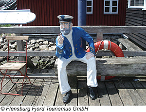 KapitÃ¤n vor der Museumswerft, Flensburg, Schleswig-Holsten